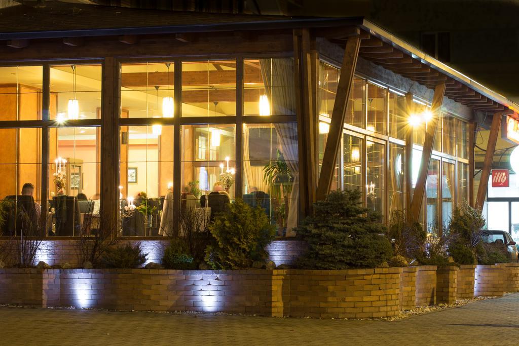 Restaurant Pensiune Bucovina Campulung Moldovenesc Exterior photo