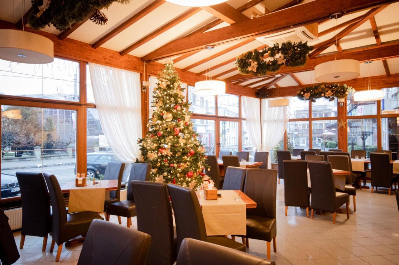 Restaurant Pensiune Bucovina Campulung Moldovenesc Exterior photo
